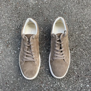 Vagabond sneakers - Helt nya vagabond sneakers, modell Paul 2.0. Köptes för 1400 kr, men var för små för mig. Pris kan diskuteras vid smidig affär.