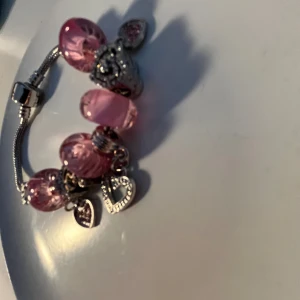 Fint armband 🩷 - Har aldrig använt väldigt bra skick 