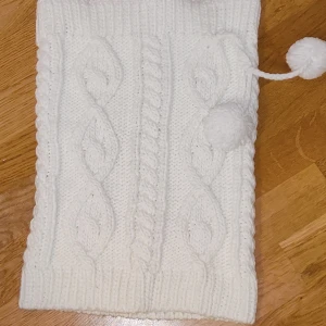 Halsduk stickad - Vacker dra-på-halsduk, frakt ingår💟💟