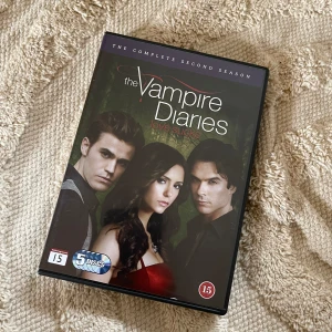 The Vampire Diaries  - Säsong 2, helt komplett och fungerande. 