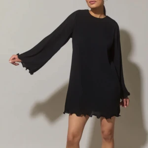 Klänning - Säljer denna klänning med prislapp kvar. Helt ny.  Nypris 599  Säljer för 450