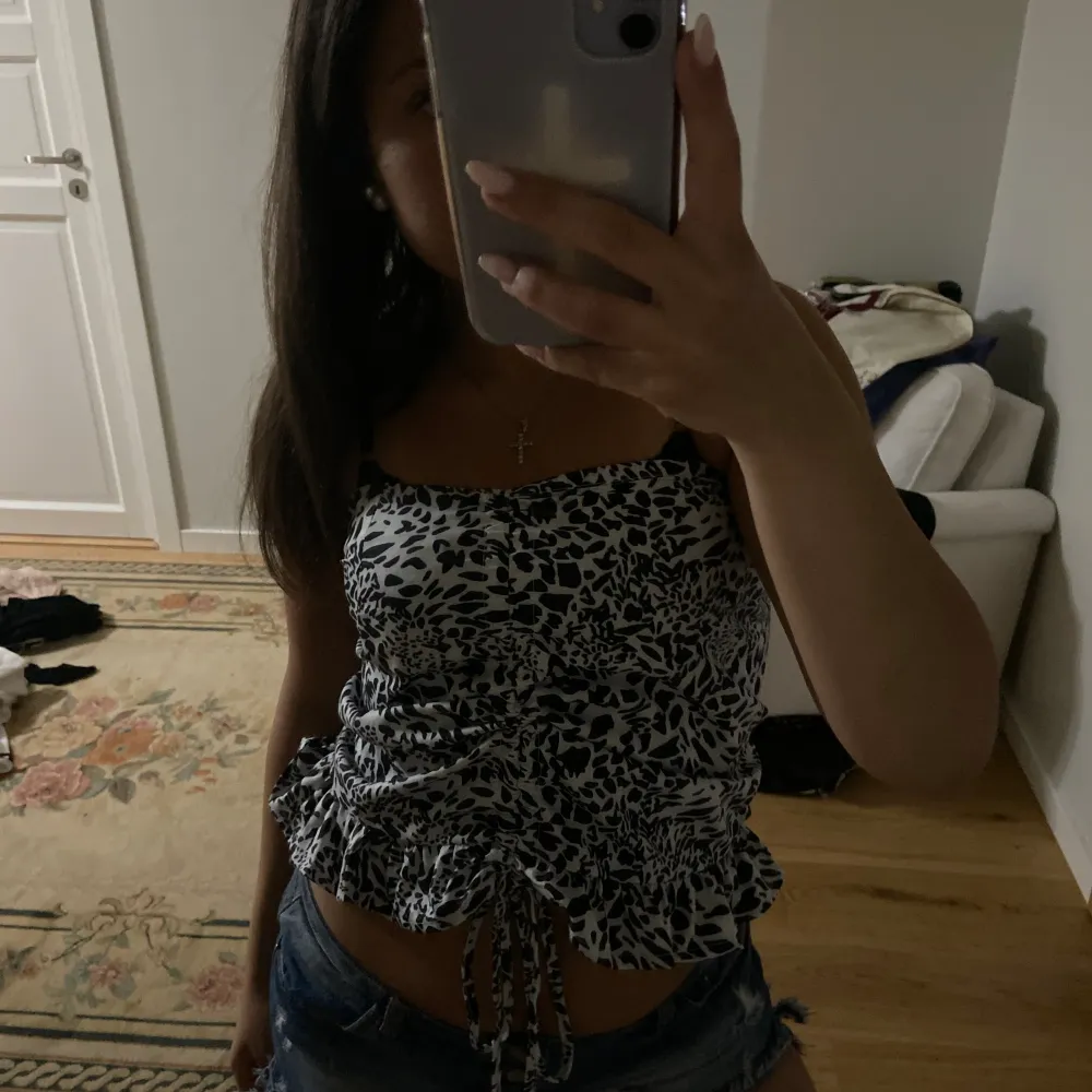jättefint leopard linne, kolla gärna in mina andra annonser ❤️. Yläosat.