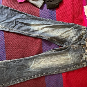 Tvättade byxor med fickor - Priset går att diskuteras.
