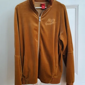 Nike velour tröja - Sparsamt använd storlek M.