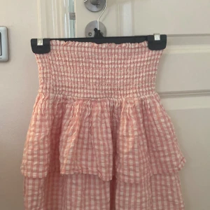 Söt kjol - Säljer dennna söta kjolen,då den inte kommer till användning längre💞