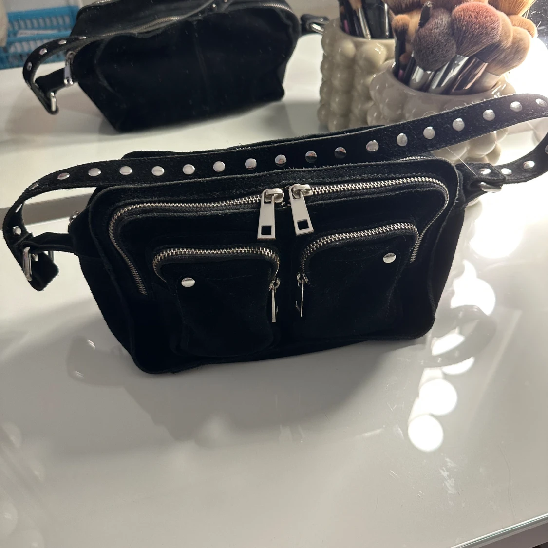 NÚNOO Suede Ellie Axelremsväska  - 90