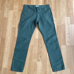 NN07 chinos  - Tja, Säljer min pappas nn07 chinos. Riktigt fint skick, i princip nya. Dom har en slim fit passform. Storlek 32x34. Nypris: 1650kr Bara att höra av sig vid frågor. 