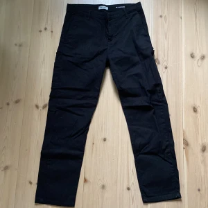 Carhartt carpenter pants  - Säljer dessa Carhartt carpenter byxor eftersom de passar inte mig. Aldrig använt helt nya. Obs att det är en kvinnliga modell. Priset kan diskuteras :)