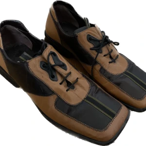 Vintage JHAY skor - Tror att det är fejkläder, men så fina square-toed skor med gummisulor och massa små coola detaljer. Tyvärr står de bara i min garderob och samlar damm så snälla någon köp och använd!!