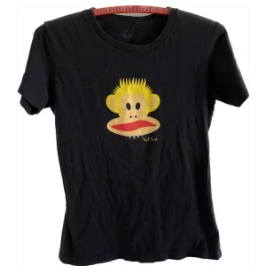 Paul Frank t-shirt  - En liten punkig apa, i bra skick, 100% bomull 