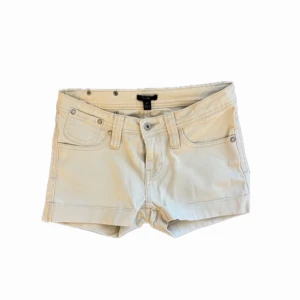 Vintage Jeansshorts - Säljer dom här superfina vintage jeansshortsen💗💗 Passar xs/s