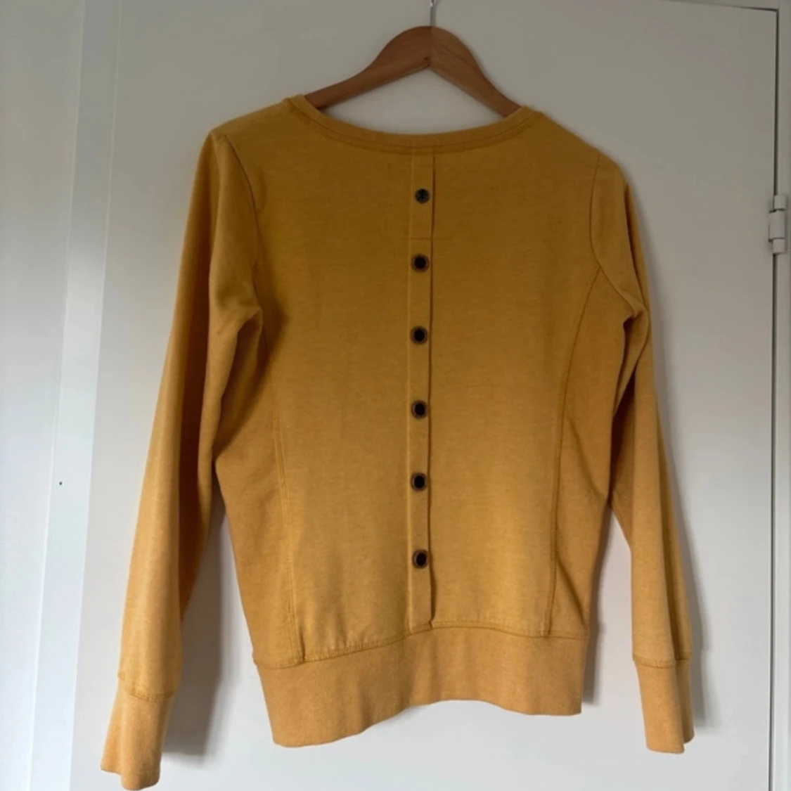 gul tjocktröja  - 90