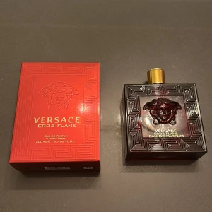 Versace Eros flame - Säljer/byter en helt ny och oanvänd Versace Eros Flame 200ml som jag köpte för någon månad sedan.