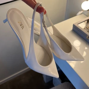 Zara klackar - Så fina klackar från ZARA som tyvärr aldrig kommit till användning, så helt nya! Storlek 36/37🩷