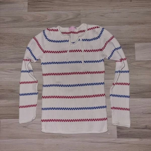 Pippitröja  - Pippitröja från Skill i stl 158/164.