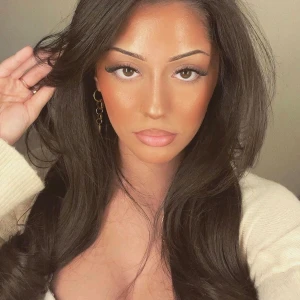 Örhängen  - Väldigt fina örhängen som är i samarbete med @raquelle055  Finns i guld och silver. Köp för 99kr/st Eller 185kr/ paret. Modell 147 Smyckes ställningen finns även att köpa för 299kr!