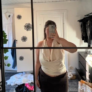 Bikbok topp - Fin topp från Bikbok, aldrig använd, lappen finns kvar. Storlek XL nypris 279- svälger för 100+ frakt🌸