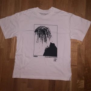 Playboi Carti T-Shirt - Säljer en cool Playboi Carti t-shirt i storlek M. Den är tyvärr för stor för mig och passar därför inte längre.  I skick 10/10