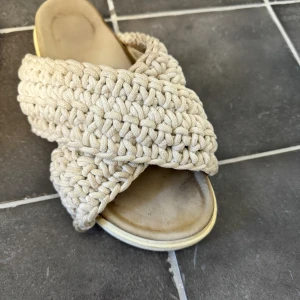 Inuikii  - I fint skick. Passar 39/40