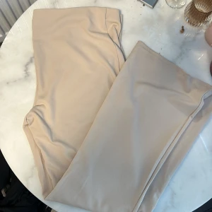 Byxor från hm med prislappen kvar - Aldrig andvända byxor 