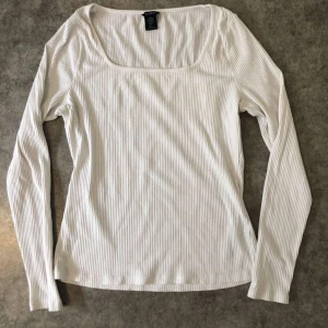 Vit tröja - Jätte fin och är i jätte bra skick