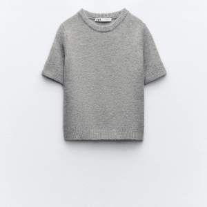Superfin tröja från zara men kommer tyvärr inte till användning, är som ny💕 liten i storleken, har vanligen S/M 