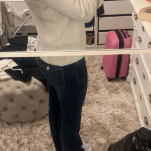 Lågmidjade jeans - Jätte dina helt slutsålda byxor från gina. I nyskick endast andvönda 3 gånger max. 