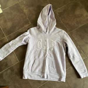 Lila gap hoodie 💜 strl XS Knappt använd