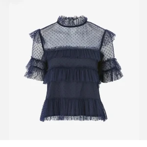 By malina blus - Säljer denna super fina bymalina blus i storlek XS!! Nypris 1400 Säljer för 750!! Priset kan minska vid snabb affär💕