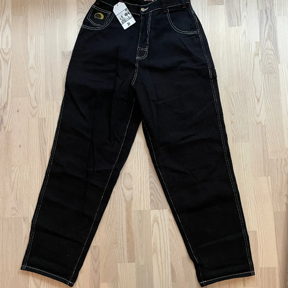 Helt nya trendiga byxor från Streetstyle! 499kr!!. Jeans & Byxor.