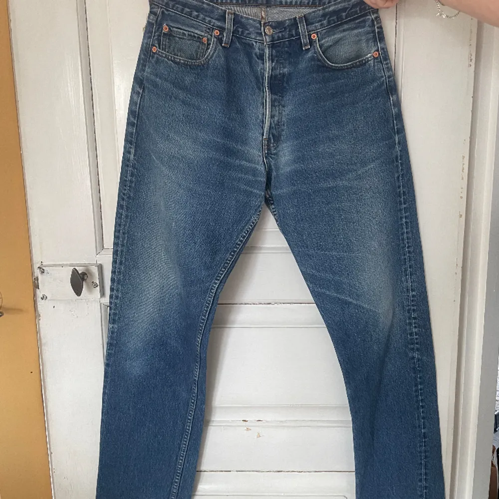 Levi’s jeans köpta runt 1985, har legat oanvända i garderoben. Byxorna är i nyskick!. Jeans & Byxor.