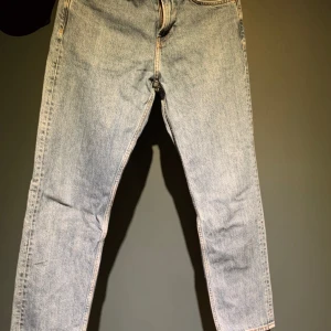 Jenas Relaxed fit - HM Relaxed Fit Jeans i strl 30/30, använda fåtal gånger, skick 10/10!
