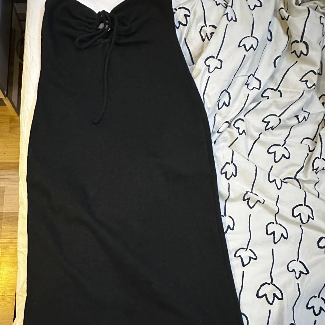 Svart figursydd klänning  - 91