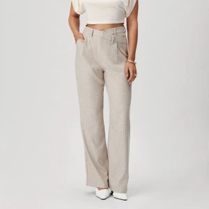 Adoore byxor - Gent pants från Adoore. Använda en gång och säljer dem för att de är för stora! 