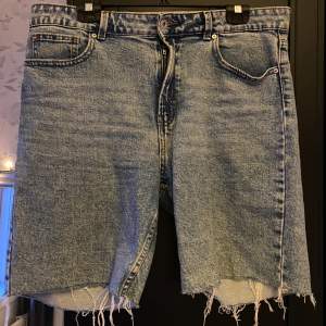 Dessa fina shorts från only har använts 4-5 ggr. De är för stora för mej och tyvärr så behövs nya köpas istället. Sitter skönt och fin modell på dom 