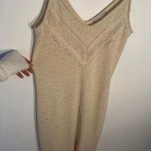 Stran klänning  - Fin virkad klänning man kan använda mer till stranden tillexempel. 