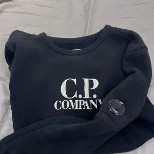 C.P company tröja storlek XS skriv vid fler frågor 