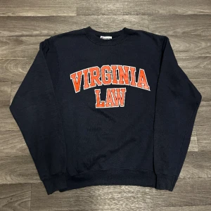 Champion Virginia Law Sweatshirt  - Snygg College sweatshirt i storlek S ifrån Champion! Bara att skriva om du undrar över något🙏