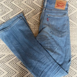 Levis jeans  - Jag säljer mina Levis jeans pga att dom är för korta för mig (är 165cm) Dom är i bra skick och skriv privat för frågor 🫶🏼