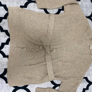 cardigan - cardigan från vila för 150kr. storlek XL