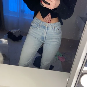 Jeans från Zara  - Jeans från zara som blivit för små💕