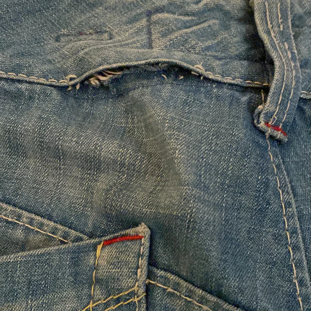 Såååååå snygga ljusblåa miss sixty jeans som är straight❤️❤️❤️ rakt över midjan är 38/39 cm  Kontakta vid frågor🩷  Pris kan diskuteras. Jeans & Byxor.