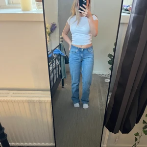Jeans - Säljer mina Low waist straight leg jeans ifrån Gina då jag inte gillar modellen! I perfekt skick 💕