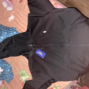 Ralph Lauren Zip Up - Ej använd! För stor så säljer den, pris kan diskuteras!