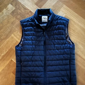 Zara väst  - Använd i gott skick 