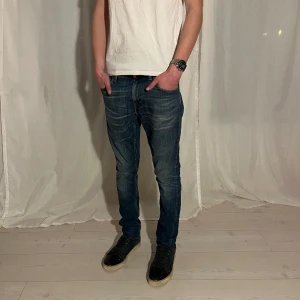 Tiger of Sweden jeans - Tiger of Sweden jeans i sjukt bra skick! Blå färg inga defekter Modellen är 182cm Pris ej hugget i sten!