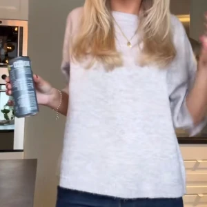 Beige knit TSHirt  - Superfin, endast använd 1 gång. Tryck gärna på köp nu! 