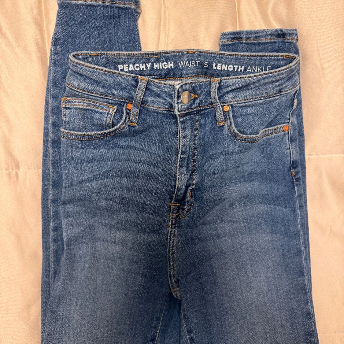 Bikbok Peachy high waist ankle lenght strl S (Nya) - 90