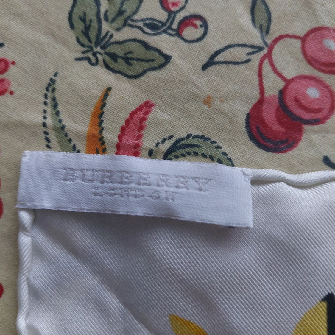 ÄKTA SCARF : BURBERRY  - 91