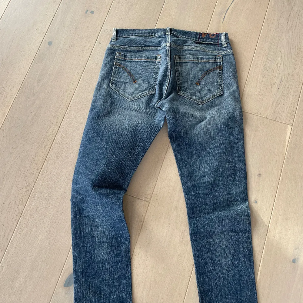 DONDUP jeans  Skick: använda  Storlek midja :34 Längd : min längd 176. Jeans & Byxor.